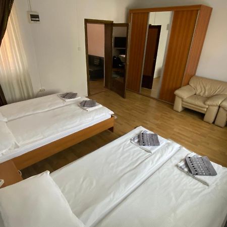 Permissive Villa Cluj-Napoca Ngoại thất bức ảnh